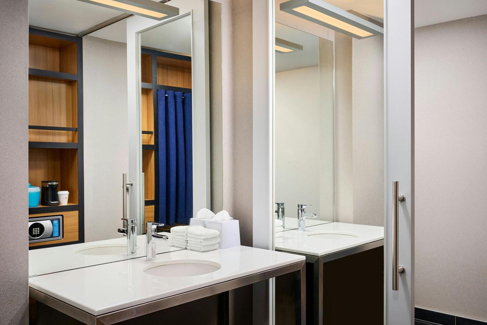 Aloft Vaughan Mills Екстер'єр фото